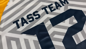 Uniformes de Fútbol Personalizados de Alta Calidad con Logotipo, 100% Poliéster Reflectante, Ligeros, de Secado Rápido y Transpirables, Cuello en V, Diseño Moderno para Hombre - Product Image 3