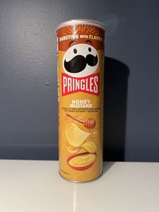 Pringles Hot Paprika Patate douce et oignon Chips de pommes de terre semi-molles 250g |   Croustilles en gros |   Fournisseur d'importateurs alimentaires - Product Image 6