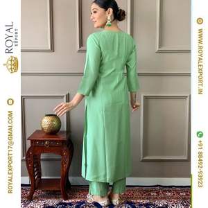 Top Most Selling Designer à la mode coton imprimé Kurti haute qualité broderie cou Kurti ensemble au prix le plus bas - Product Image 3