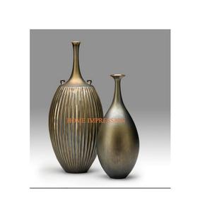 Ensemble de 2 différents Vases à fleurs en laiton faits à la main dessus de table décoratifs uniques et élégants Vases et pots à fleurs pour plancher de mariage - Product Image 1