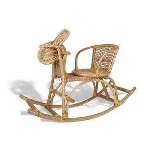 Fauteuil à bascule pour enfants en rotin naturel fait à la main avec une forme d'animal ludique - Product Image 3