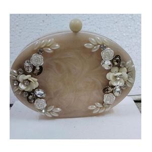 Pochette contemporaine élégante en résine et sac à main de luxe Accessoires de détail artistiques à la mode pour les mariages soirées - Product Image 1