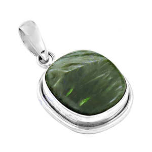 Pendentif religieux en or rose plaqué rhodium pour femmes avec un design en serpent argenté et une pierre précieuse - Product Image 3