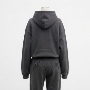 Ensemble de survêtement en molleton gris anthracite pour femme, sweat-shirt à capuche et pantalon de jogging à jambes larges, motif ton sur ton, vêtements de sport décontractés - Product Image 3
