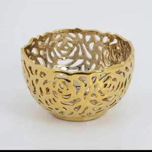 Elegante jarrón dorado de metal para decoración del hogar en múltiples diseños y acabados y tamaños y patrones en aluminio para decoración de fiestas - Product Image 3