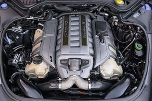 Panamera Turbo S 2012, V8 Twin-Turbo de 550 hp, Tracción en las Cuatro Ruedas, Gris Ágata Metalizado - Product Image 6