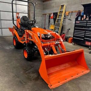 รถตักล้อยางขนาดเล็ก Kubota BX23S ประสิทธิภาพสูง พร้อมเครื่องยนต์ KUBOTA และชุดตักด้านหน้าและด้านหลัง - Product Image 1