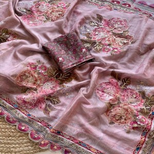 Sari Ligero de Seda Tebby Pura VASTRA COTTAGE con Estampado Floral Digital, Lentejuelas y Trabajo de Diamantes con Blusa de Seda Tebby a Juego - Product Image 5