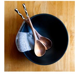 Utensilios para Ensalada Modernos de 11 Pulgadas, Recubiertos de Resina Ecológica, Aptos para Lavavajillas, Hechos a Mano en India - Product Image 5