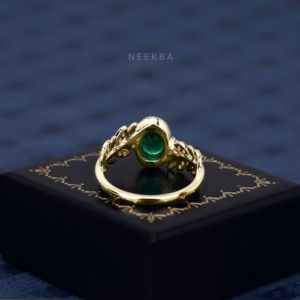 Bague feuille en or jaune massif 14K faite à la main 6*8mm bague de fiançailles émeraude taille ovale cultivée en laboratoire avec ton métal/options de changement de pureté - Product Image 5