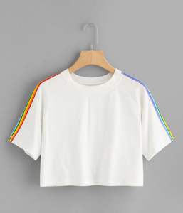 Camiseta corta de manga corta transpirable a rayas de color con logotipo impreso de diseño personalizado al por mayor para mujer - Product Image 1