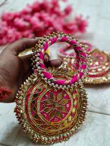 Sacs Potli en soie Gota Patti de créateur traditionnel avec poignée en perles, petite pochette à monnaie Shagun pour mariage, Haldi, Heena, cadeau de fête - Product Image 4