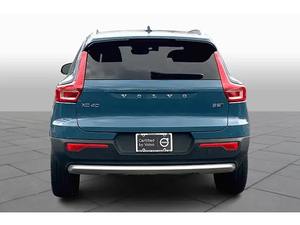 2023 pour UTILISÉ 2023 V o I v o XC40 B5 Plus Thème sombre - Product Image 2