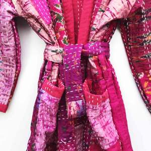 Elegante Kimono Boho de Regalo, Estilo Único, de Seda Kantha y Algodón, Largo, Reversible, con Parches, Unisex, Vestidos Casuales Hechos a Mano - Product Image 4