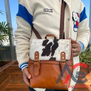 Mochila de cuero de piel de vaca auténtica de Venta caliente estilo occidental Unisex 2 en 1 mochila escolar multiusos y bolsos de moda a granel al por mayor - Product Image 1