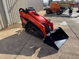 ENVÍO GRATUITO Kubota SCL 1000 Mini Cargadora Compacta con Certificación EPA y CE, Cilindro Hidráulico Eaton, Motor Principal, Bomba, Caja de Cambios, Engranaje, PLC - Product Image 2