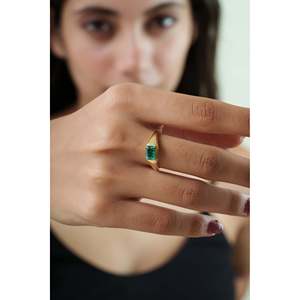 Anillo con Gema de Corte Esmeralda, Engaste de Bisel en Oro de 14K, Joyería Fina Clásica Unisex, Diseño Geométrico, Anillo de Compromiso, Diseño Moderno, Rajasthan - Product Image 5