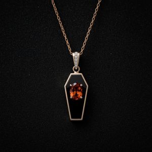 Collar con Colgante de Joyería de Oro Blanco Platino de Halloween con Piedra Central de Granate Naranja, Estilo Gótico de Lujo - Product Image 1