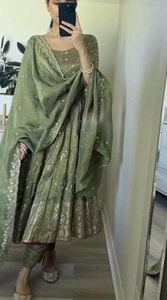 เฉลิมฉลองวันหยุดของคุณด้วยชุดสلوارผ้าจอร์เจตต์โมดอลคุณภาพพรีเมียม จำหน่ายราคาส่ง ชุดแฟนซี สีสันตามสั่ง - Product Image 2