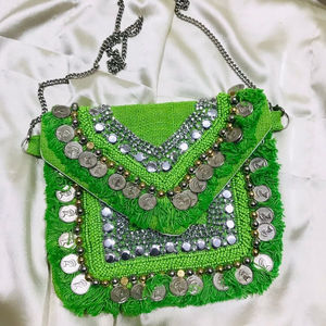 Bolsos con cuentas bohemios Banjara con estilo étnico causal hechos a mano | Bolsos de monedas bohemios Banjara multicolor de yute de diseñador hechos a mano - Product Image 2