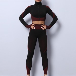 Europa y los Estados Unidos Conjunto de ropa de yoga sin costuras Mujer Punto Levantamiento de cadera Estiramiento Fitness Deportes Tres conjuntos Tallas grandes - Product Image 6