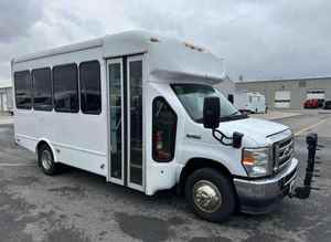 Autobús Usado 2023 en Excelente Estado para Transporte de Grupos de 21-40 Pasajeros, Diésel, Transmisión Automática, Emisión Euro 6, Volante a la Izquierda, Velocidad Máxima - Product Image 2