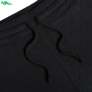 Vente en gros de shorts pour hommes de couleur noire solide 100% polyester vêtements de rue respirant Offre Spéciale taille élastique logo personnalisé - Product Image 3