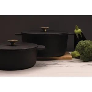 Ukiyo Custom Merchandising Grande cocotte en fonte de qualité supérieure pour une expérience de cuisson optimale - Product Image 3