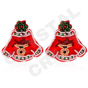 Pendientes Bordados con Cuentas de Semillas, Diseño Floral, Hechos a Mano en India, para Mujeres y Niñas - Product Image 4