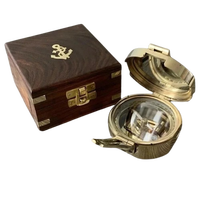 Horloges de bureau nautiques en laiton, étui en cuir, fonctionnant à piles, design moderne du milieu du siècle, laiton poli, finition chromée, cadeau vintage