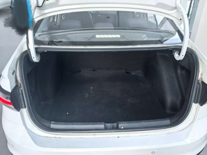 Vehículo Compacto Confiable de 1.5L, Sedán Automático 2023, Aspiración Natural, Transmisión Automática de 6 Velocidades, Combustible 92, en Buenas Condiciones - Product Image 6