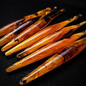 Ganchos de ganchillo de resina individuales y multicolores hechos a medida Acabado ergonómico para coser a mano y tejer suministros de hilo en tiendas - Product Image 3