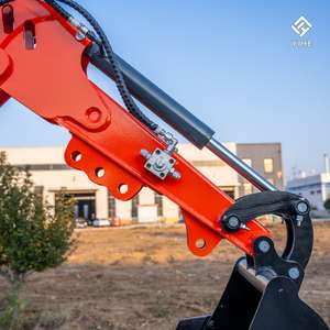 Mini Escavatore Idraulico Rosso da 1,5 Tonnellate per Lavori di Giardinaggio, Agricoltura e Costruzione - Product Image 6