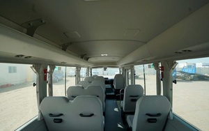 Mini-bus Toyota Coaster d'occasion 2019, 30 places, diesel, transmission manuelle, conduite à gauche, pour transport en navette, disponible à la vente - Product Image 2
