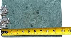 Tabla de Cortar de Mármol Verde de Lujo con Diseño Tubular y Mango de Metal Plateado para Cocina, Mesa de Comedor y Recepciones, Procedente de la India - Product Image 4