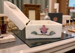 กล่องเครื่องประดับฝังหินอ่อนสีขาวทำด้วยมือพลอยสีชมพูและสีฟ้าดีไซน์ดอกไม้งานฝีมือชั้นเยี่ยม - Product Image 4