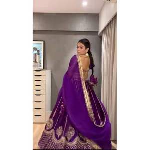 Diseñador de color azul Nueva colección Lehenga Choli de seda pesada - Product Image 2