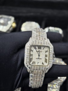 นาฬิกาข้อมือสแตนเลสสตีลแบบกลไก ประดับเพชรโมอิสซาไนต์ทรงบาแก็ตต์ ระดับ VVS หรูหรา สไตล์ฮิปฮอป ผ่านการทดสอบเพชร รับประกัน 100% - Product Image 1