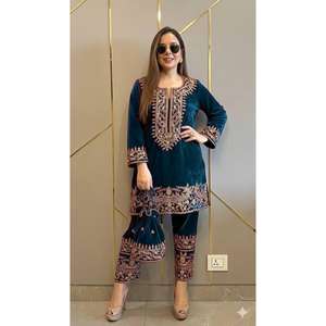 ชุดสัลวาร์คามีซกำมะหยี่สำหรับผู้หญิง ดีไซน์หรูหรา ปักลายบริเวณคอเสื้อด้วยดิ้นทอง งานปักประณีต ความยาวระดับเข่า ใส่ได้ทุกฤดู แห้งเร็ว ขายส่ง - Product Image 2