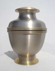 Urne plaquée argent pour les cendres funéraires, cendres humaines, urne en métal faite à la main, urne en laiton à bande, urne créative pour les cendres humaines - Product Image 6