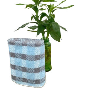 Serviettes de plage de voyage durables en coton à carreaux, séchage rapide, écologiques, longue durée, haute qualité, fabriquées au Vietnam - Product Image 1