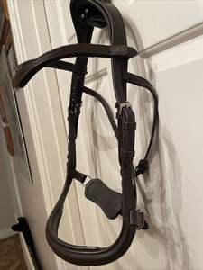 Vente en gros de nouvelle bride de cheval en cuir véritable de haute qualité, taille multicolore, chaude pour le type de serre-tête de course - Product Image 2