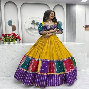 Fil fin brodé en pur coton de qualité supérieure Lehenga Choli et travail de séquence pour les fêtes de fête ethniques - Product Image 2