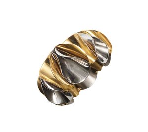 Stylish floral shaped metal napkin ring with beautiful <b>pattern</b> ideal for special dining events weddings or festive gatherings - Product Image 2