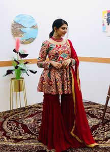 Traje Sarara de trabajo de secuencia de bordado de espejo Georgette pesado de último diseñador - Product Image 2