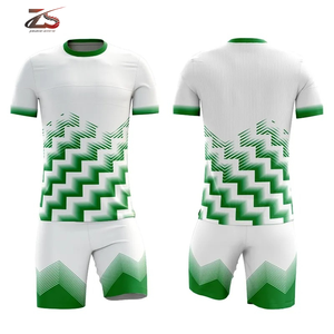 Ensembles de vêtements de football personnalisables de haute qualité, uniformes d'équipe de conception, prix de gros, fabriqués au Pakistan - Product Image 3