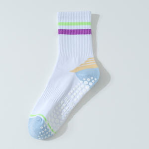 Logo personnalisé anti-dérapant femmes équipage Pilates chaussettes doux coton rayé conception pour Yoga Barre Vietnam ODM usine - Product Image 4