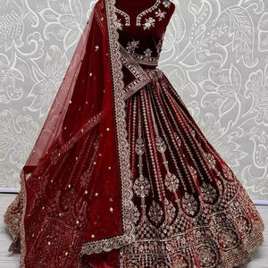 Pipa de cristal de diseñador y motivo hecho a mano nupcial Lehenga Choli para Bodas de invierno - Product Image 1