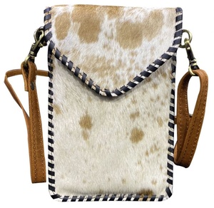 Nouvel arrivage de sac à bandoulière en cuir et cheveux de vache véritable avec fouet et couture fabricant indien de gros conception personnalisée Ava - Product Image 1