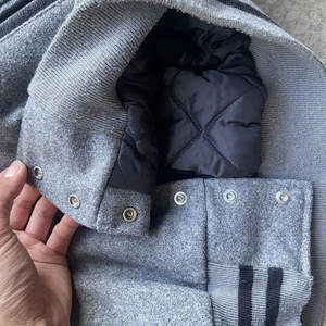 OEM Custom Varsity Jacket School College Baseball Letterman Varsity Jacket para hombres Bordado Logos Chaqueta transpirable para hombres - Product Image 3